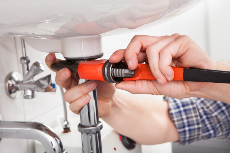 Emergency plumber attending a job in Dagenham